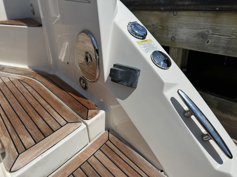 Slide: The Image of Sea Ray 320 SUNDANCER 2019 - 51