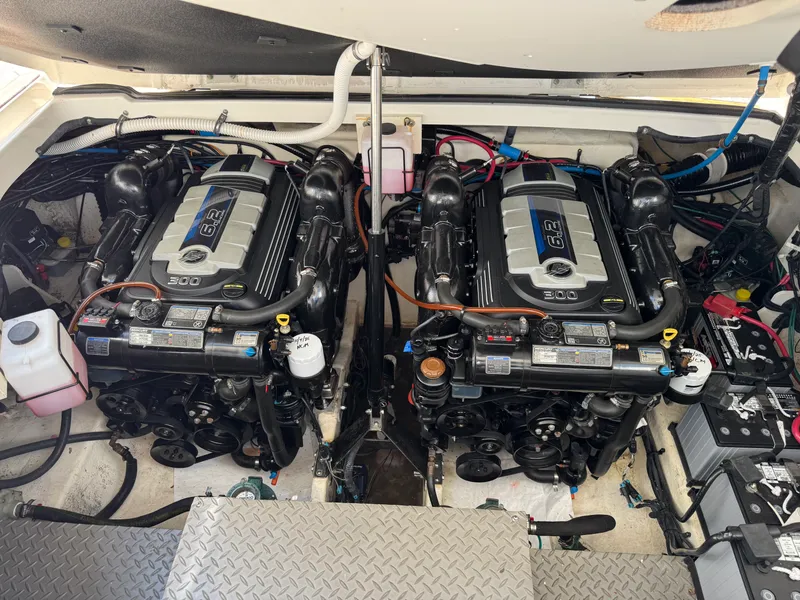 Slide: The Image of Sea Ray 320 SUNDANCER 2019 - 56