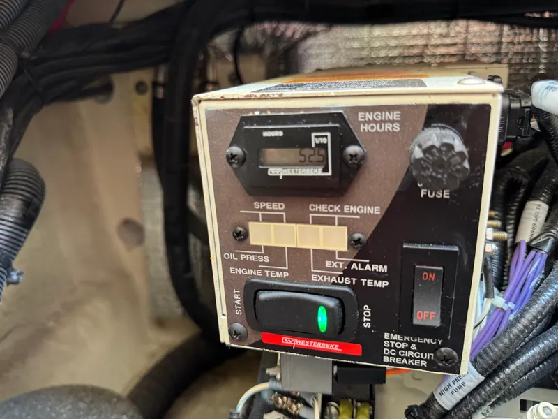 Slide: The Image of Sea Ray 320 SUNDANCER 2019 - 60