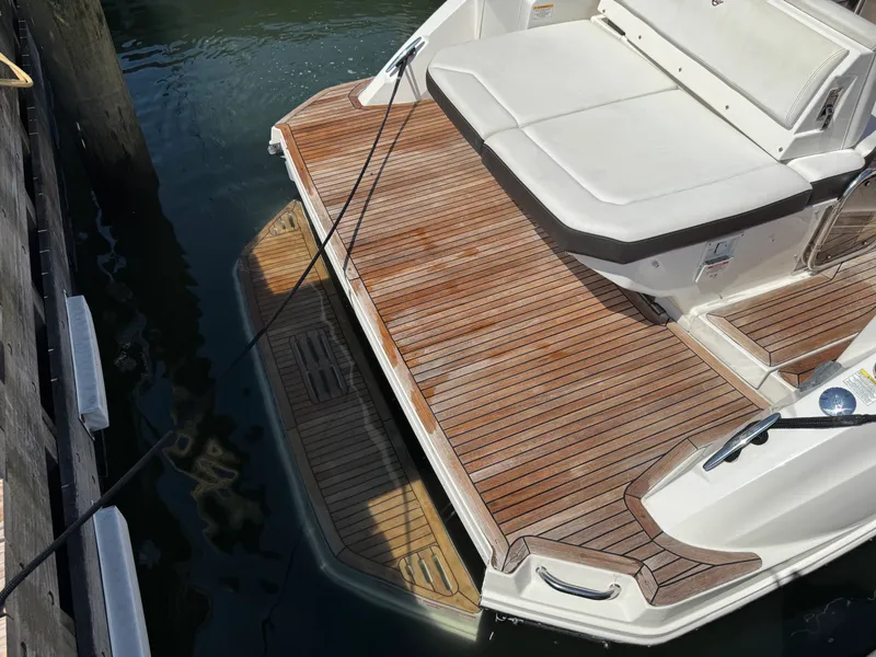 Slide: The Image of Sea Ray 320 SUNDANCER 2019 - 62
