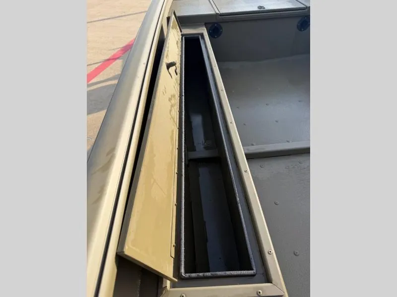Slide: The Image of Gator-Tail Savage Mid Deck 17/50 2027 - 23