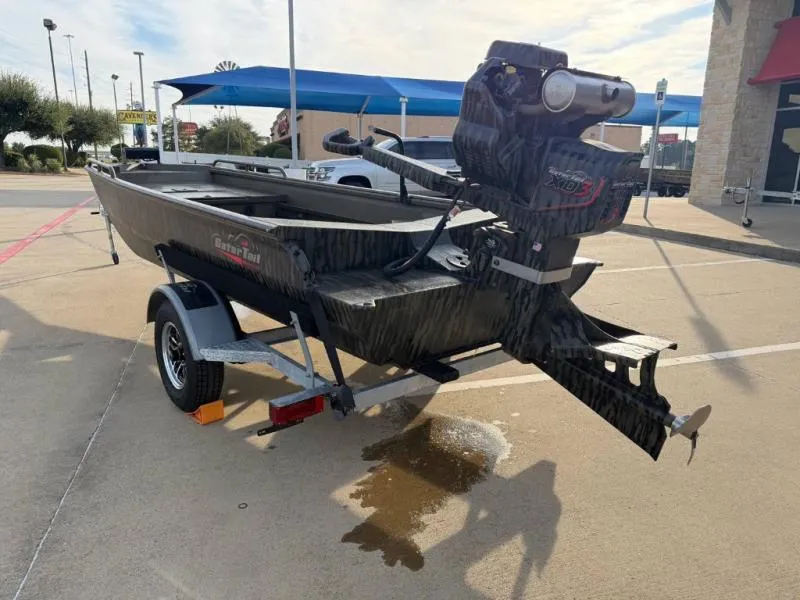 Slide: The Image of Gator-Tail Savage Mid Deck 17/50 2027 - 1