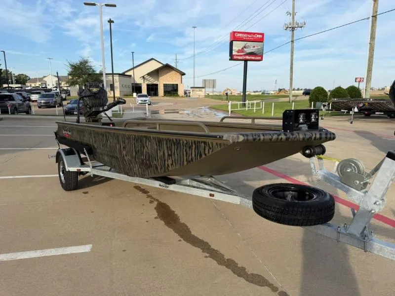 Slide: The Image of Gator-Tail Savage Mid Deck 17/50 2027 - 6