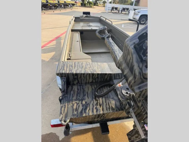Slide: The Image of Gator-Tail Savage Mid Deck 17/50 2027 - 21
