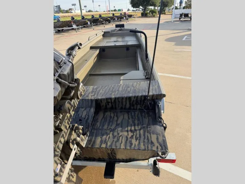 Slide: The Image of Gator-Tail Savage Mid Deck 17/50 2027 - 20