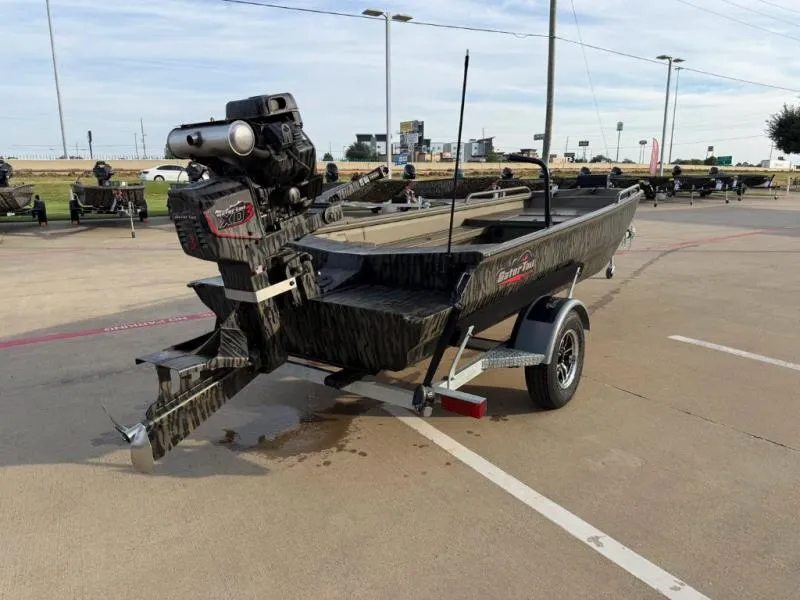 Slide: The Image of Gator-Tail Savage Mid Deck 17/50 2027 - 4