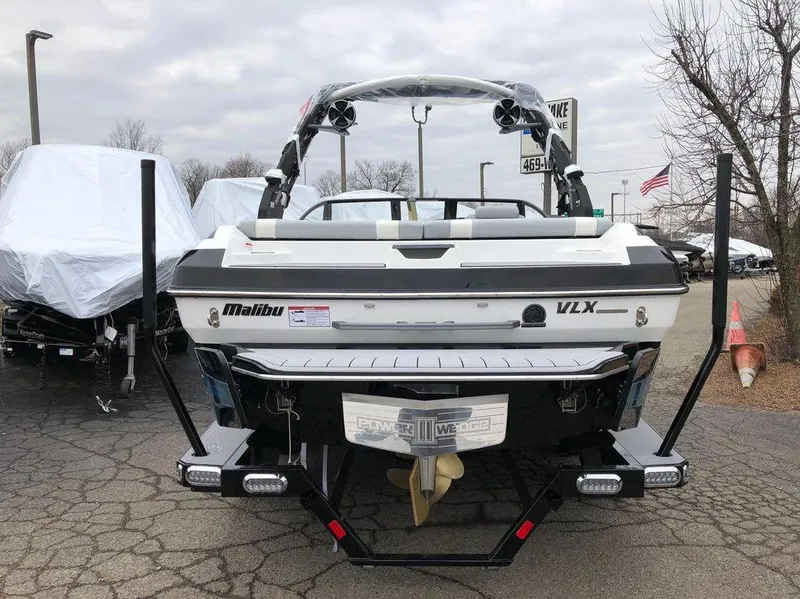 Slide: The Image of Malibu Wakesetter 21 VLX 2019 - 10