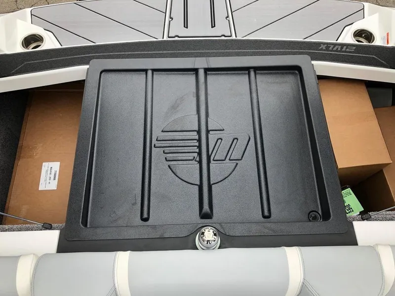 Slide: The Image of Malibu Wakesetter 21 VLX 2019 - 12