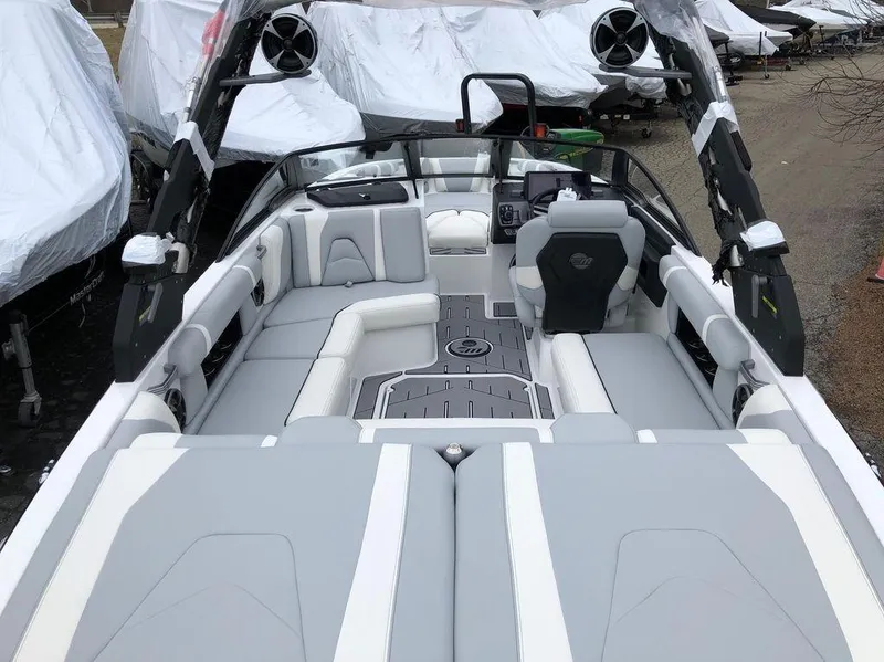 Slide: The Image of Malibu Wakesetter 21 VLX 2019 - 14