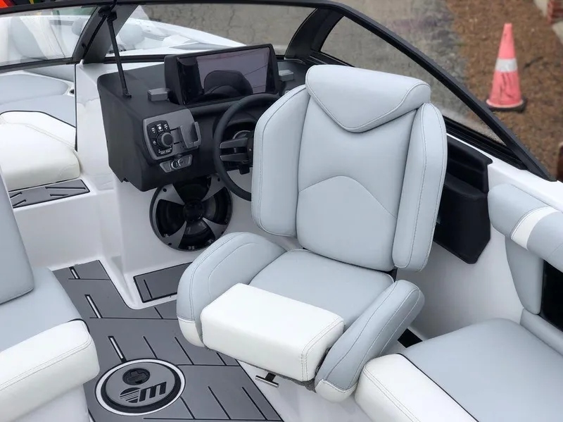 Slide: The Image of Malibu Wakesetter 21 VLX 2019 - 15