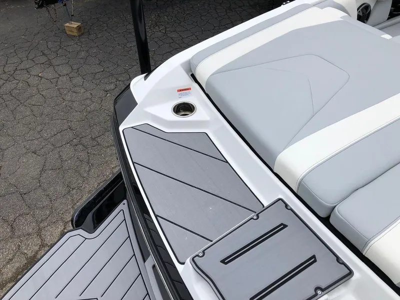 Slide: The Image of Malibu Wakesetter 21 VLX 2019 - 16
