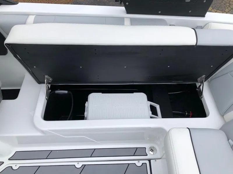 Slide: The Image of Malibu Wakesetter 21 VLX 2019 - 17