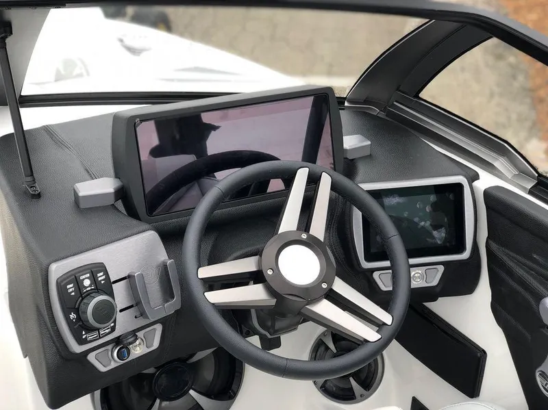 Slide: The Image of Malibu Wakesetter 21 VLX 2019 - 2