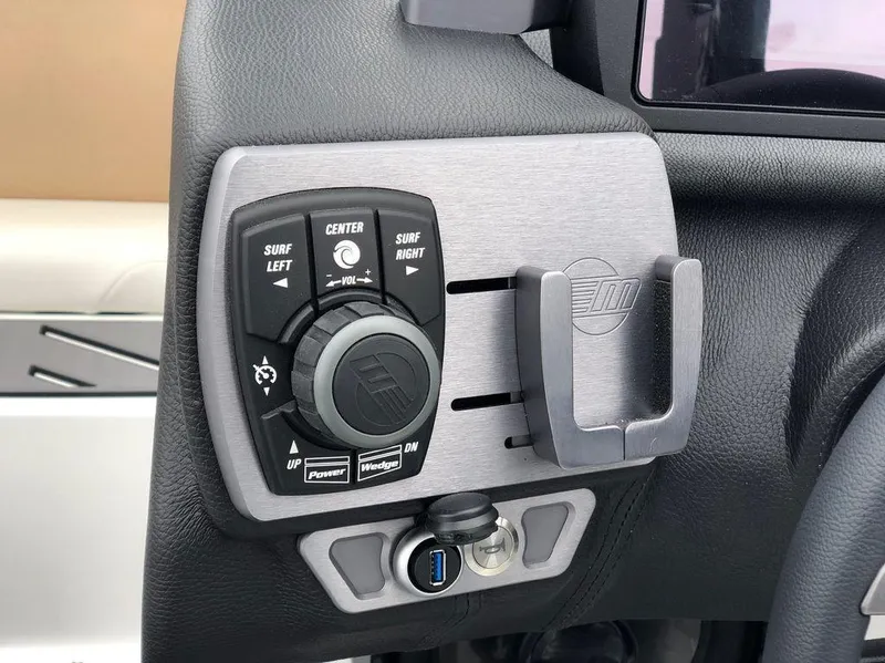 Slide: The Image of Malibu Wakesetter 21 VLX 2019 - 6