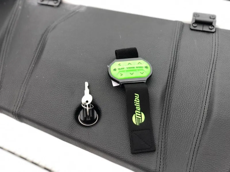 Slide: The Image of Malibu Wakesetter 21 VLX 2019 - 9