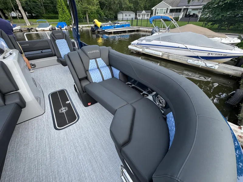 Slide: The Image of Harris 230 Grand Mariner 2025 - 13