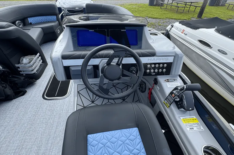 Slide: The Image of Harris 230 Grand Mariner 2025 - 20