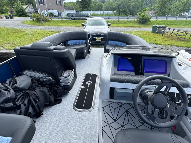 Slide: The Image of Harris 230 Grand Mariner 2025 - 21