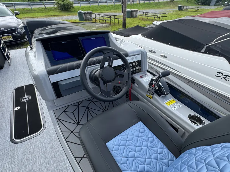 Slide: The Image of Harris 230 Grand Mariner 2025 - 24