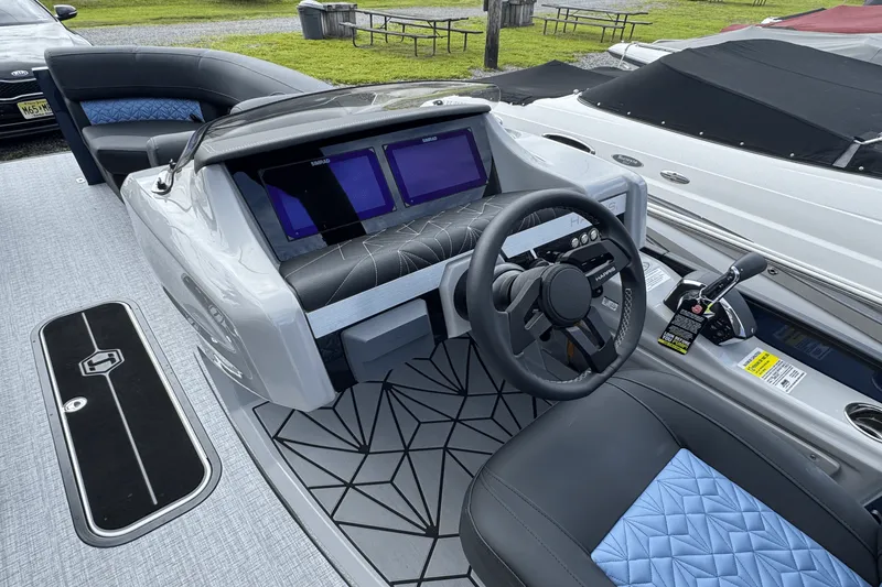 Slide: The Image of Harris 230 Grand Mariner 2025 - 27