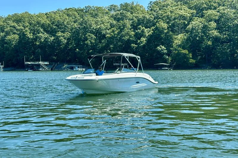 Slide: The Image of Sea Ray SPX 230 2025 - 13