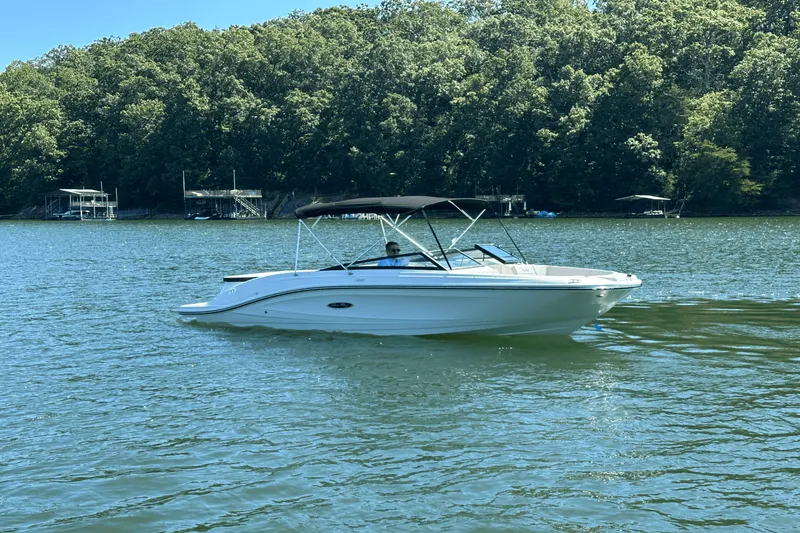 Slide: The Image of Sea Ray SPX 230 2025 - 2