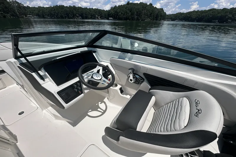 Slide: The Image of Sea Ray SPX 230 2025 - 20