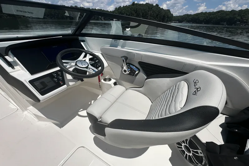 Slide: The Image of Sea Ray SPX 230 2025 - 21