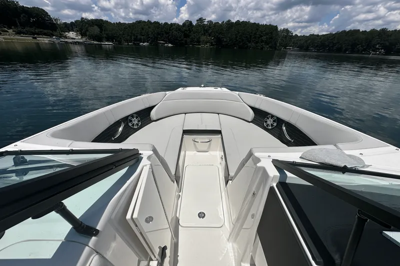 Slide: The Image of Sea Ray SPX 230 2025 - 23