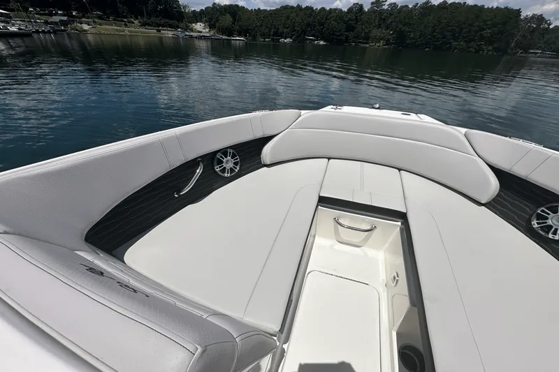 Slide: The Image of Sea Ray SPX 230 2025 - 24