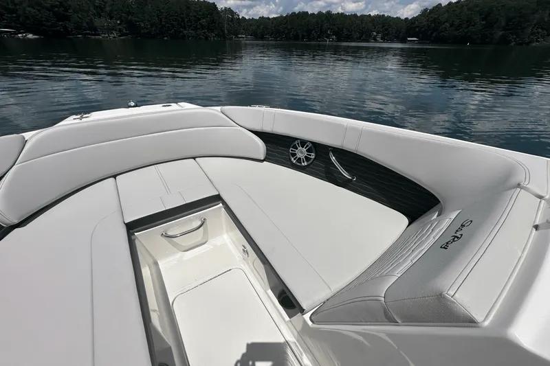 Slide: The Image of Sea Ray SPX 230 2025 - 25