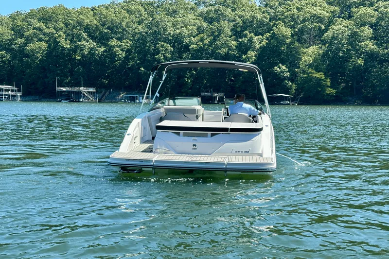 Slide: The Image of Sea Ray SPX 230 2025 - 6