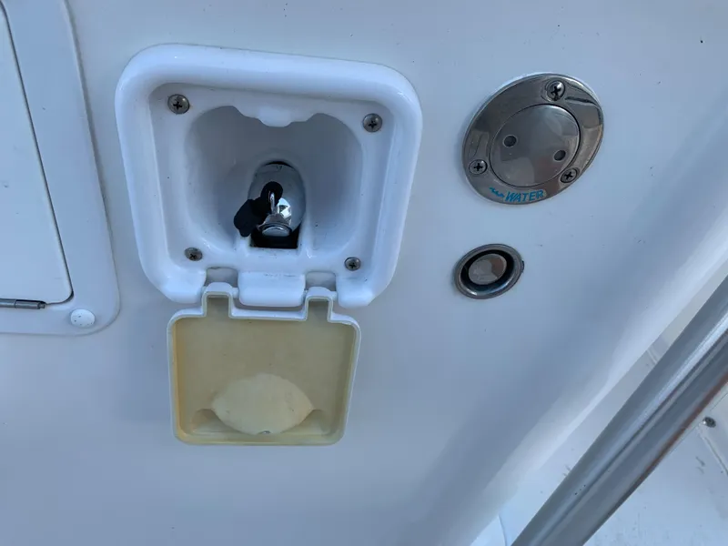 Slide: The Image of Renegade 25 Center Console 2016 boat connections and faucet. - 28