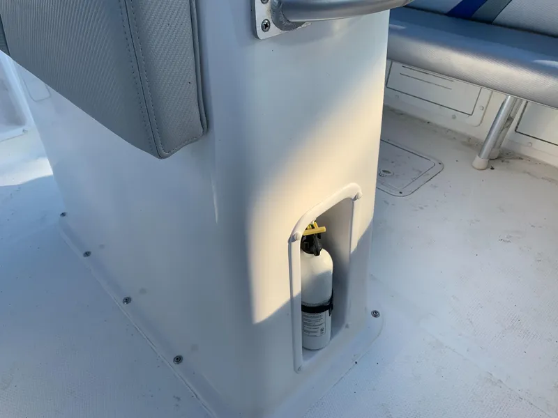 Slide: The Image of Renegade 25 Center Console 2016 with onboard fire extinguisher. - 29