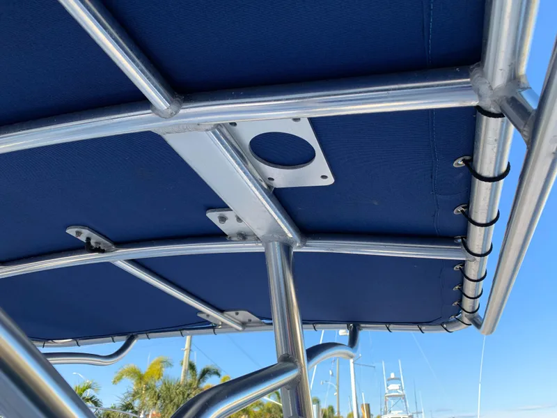 Slide: The Image of Renegade 25 Center Console 2016, blue canopy, stainless steel frame. - 32