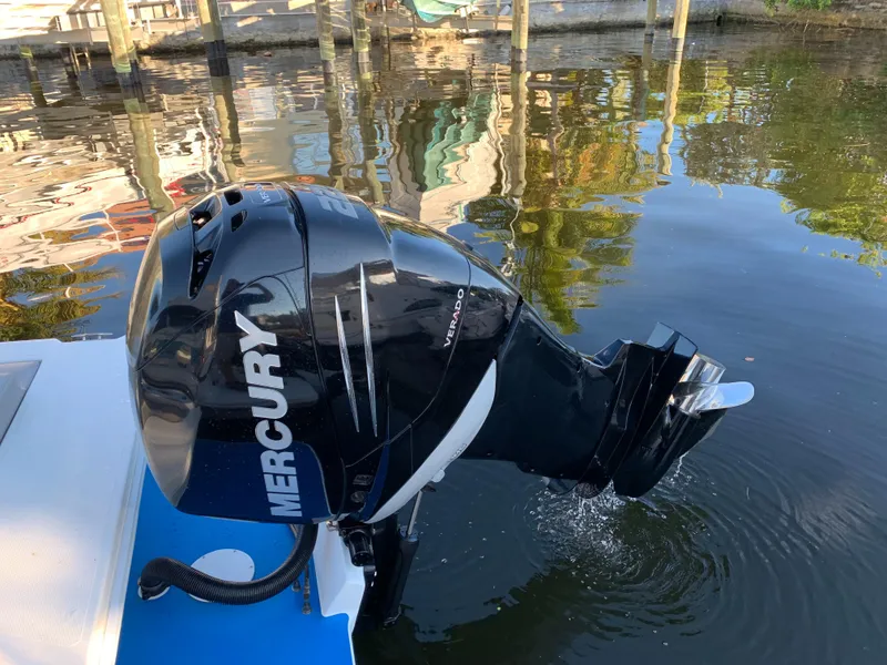 Slide: The Image of 2016 Renegade 25 Center Console with Mercury outboard motor. - 34