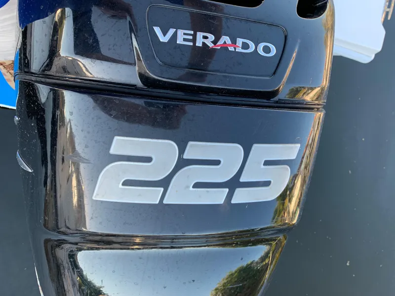 Slide: The Image of Verado 225 outboard motor on 2016 Renegade 25 Center Console. - 35