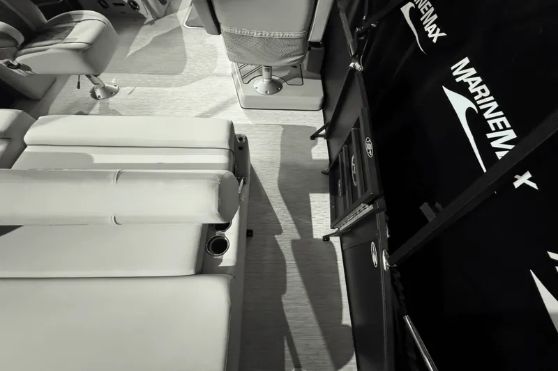 Slide: The Image of Harris 230 SUNLINER 2023 - 10