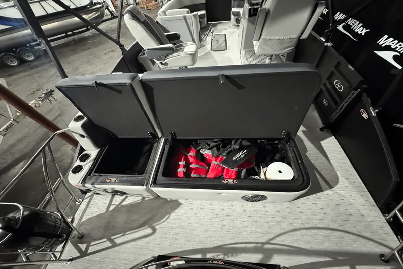 Slide: The Image of Harris 230 SUNLINER 2023 - 9