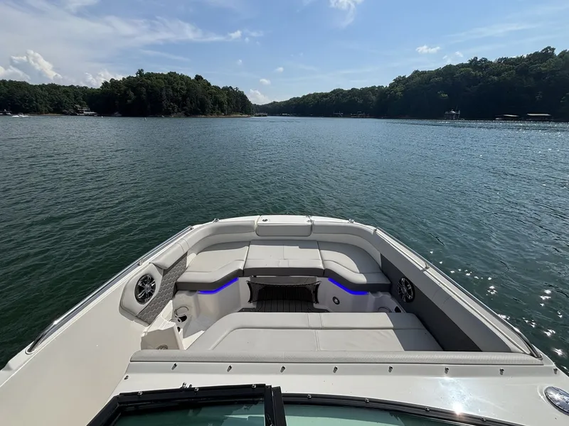 Slide: The Image of Sea Ray SDX 250 2022 - 14