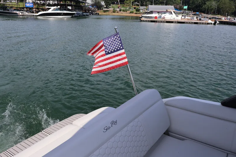 Slide: The Image of Sea Ray SDX 250 2022 - 20
