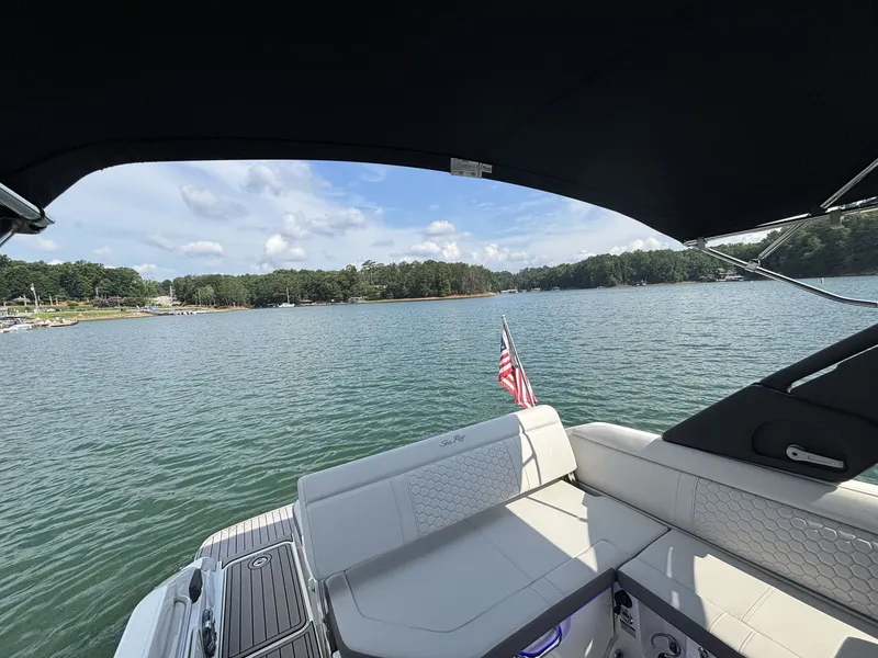 Slide: The Image of Sea Ray SDX 250 2022 - 23