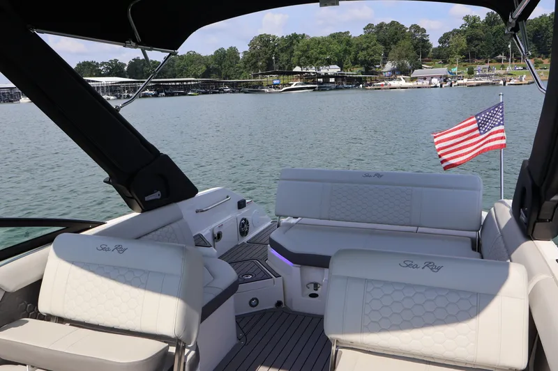 Slide: The Image of Sea Ray SDX 250 2022 - 25