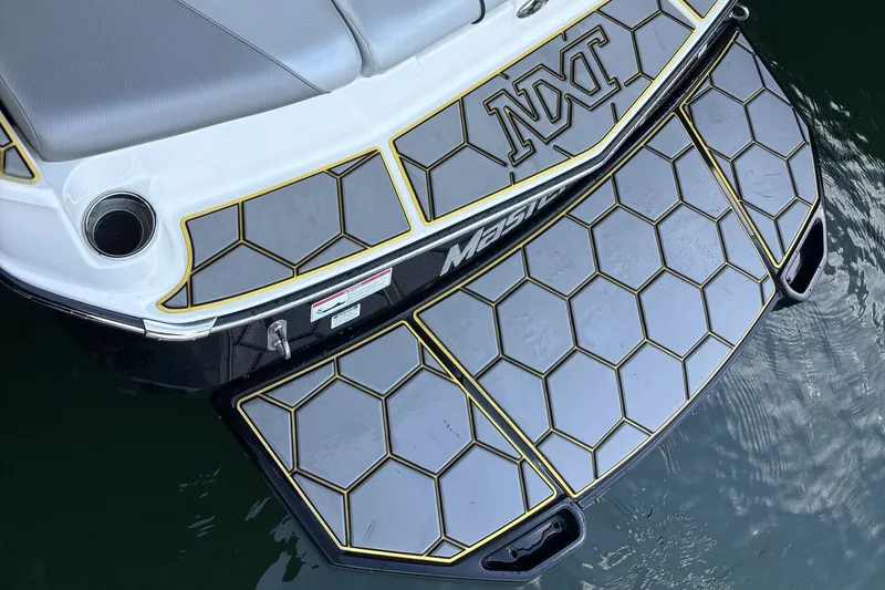 Slide: The Image of Mastercraft NXT20 2018 - 10