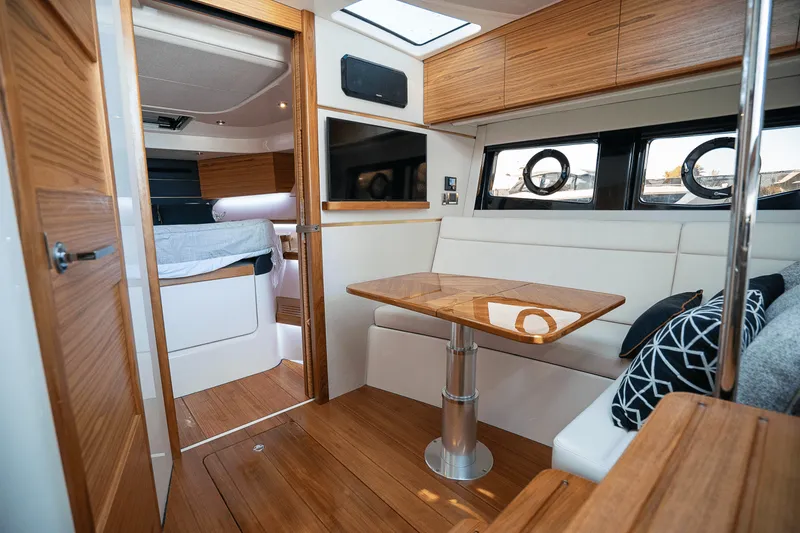 Slide: The Image of Boston Whaler 405 Conquest 2025 - 21