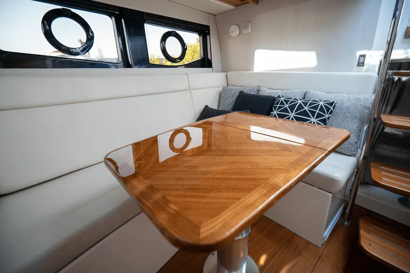 Slide: The Image of Boston Whaler 405 Conquest 2025 - 23