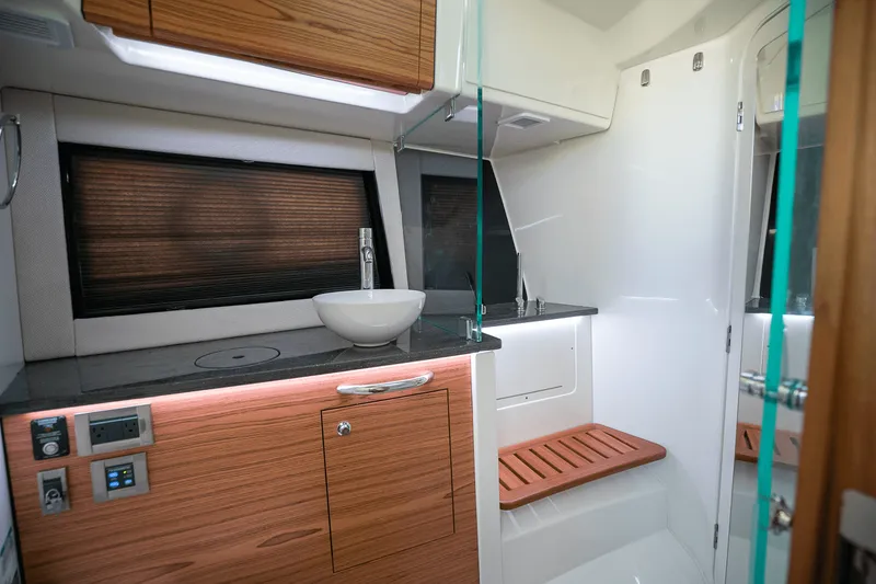 Slide: The Image of Boston Whaler 405 Conquest 2025 - 33