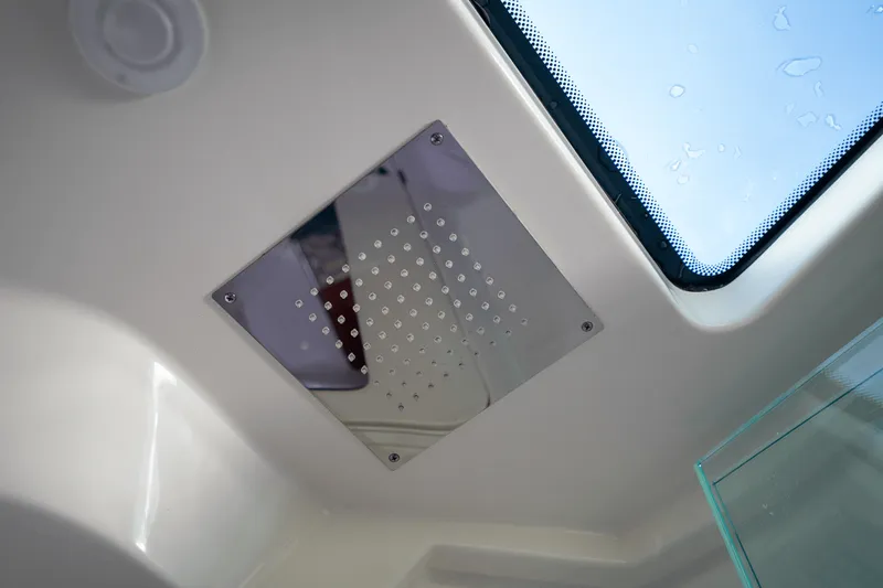 Slide: The Image of Boston Whaler 405 Conquest 2025 - 35