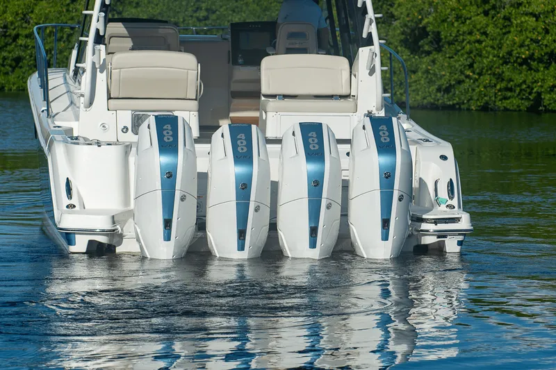 Slide: The Image of Boston Whaler 405 Conquest 2025 - 4