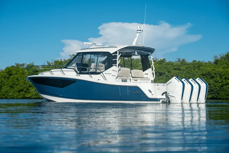 Slide: The Image of Boston Whaler 405 Conquest 2025 - 42
